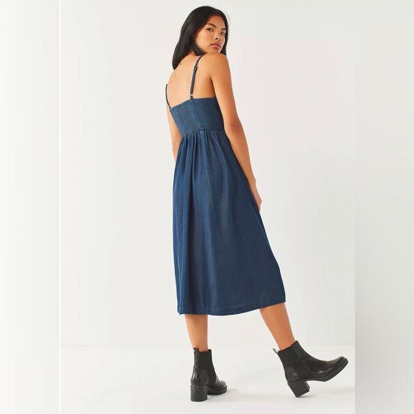 NWOT- Urban Outfitters Emilia Chambray Button-Down Denim Midi Dress - Picture 5 of 6